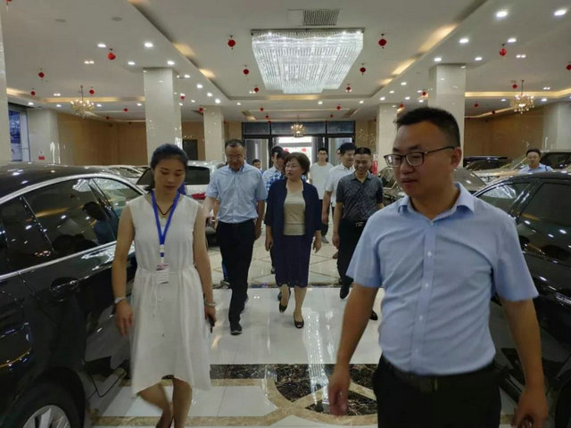 縣委書記王向紅帶隊赴江西國際汽車廣場參觀考察4.jpg