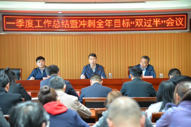闊步向前<div   id=